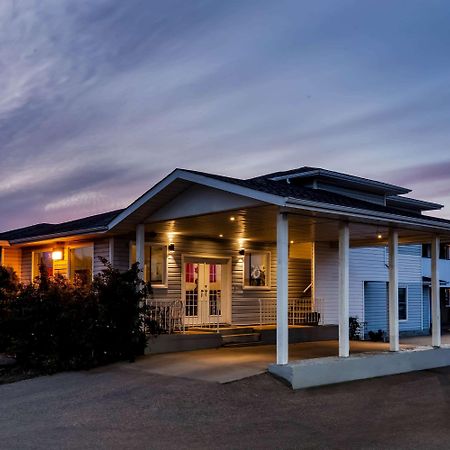 Super 8 By Wyndham Smoky Lake Esterno foto