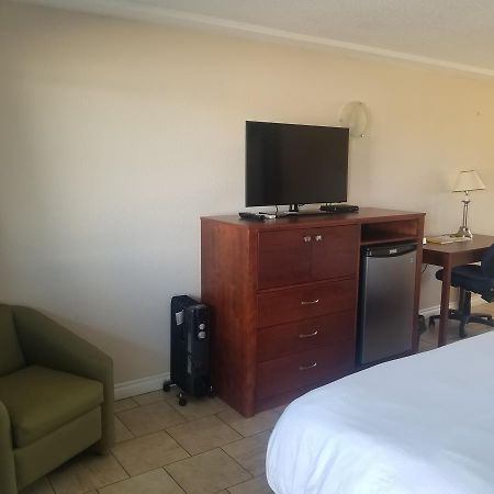 Super 8 By Wyndham Smoky Lake Esterno foto