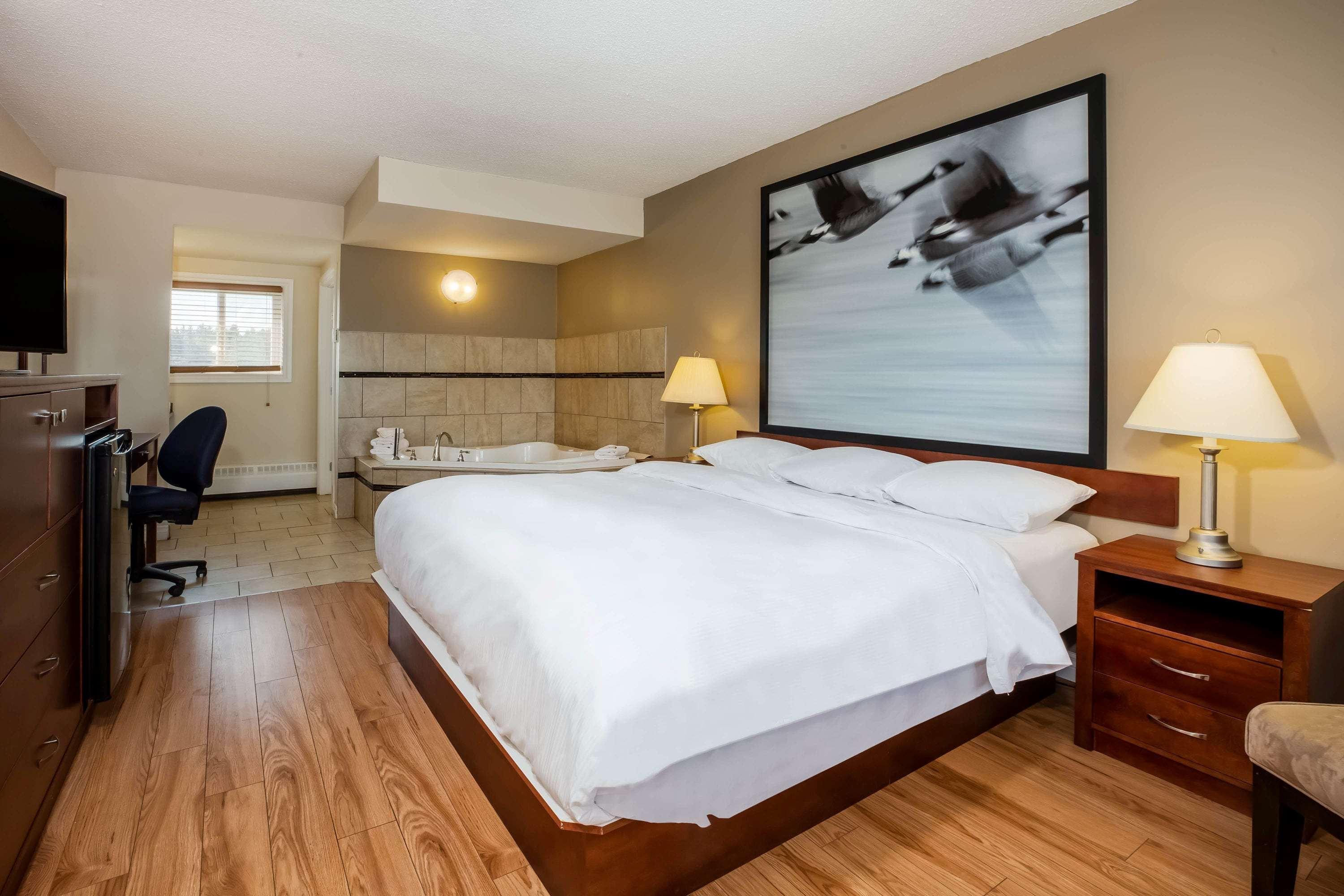 Super 8 By Wyndham Smoky Lake Esterno foto