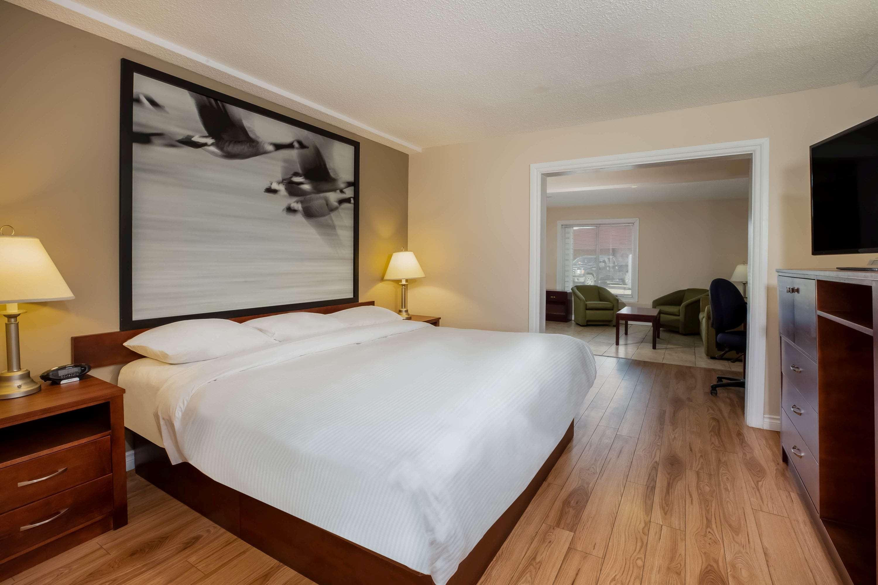 Super 8 By Wyndham Smoky Lake Esterno foto