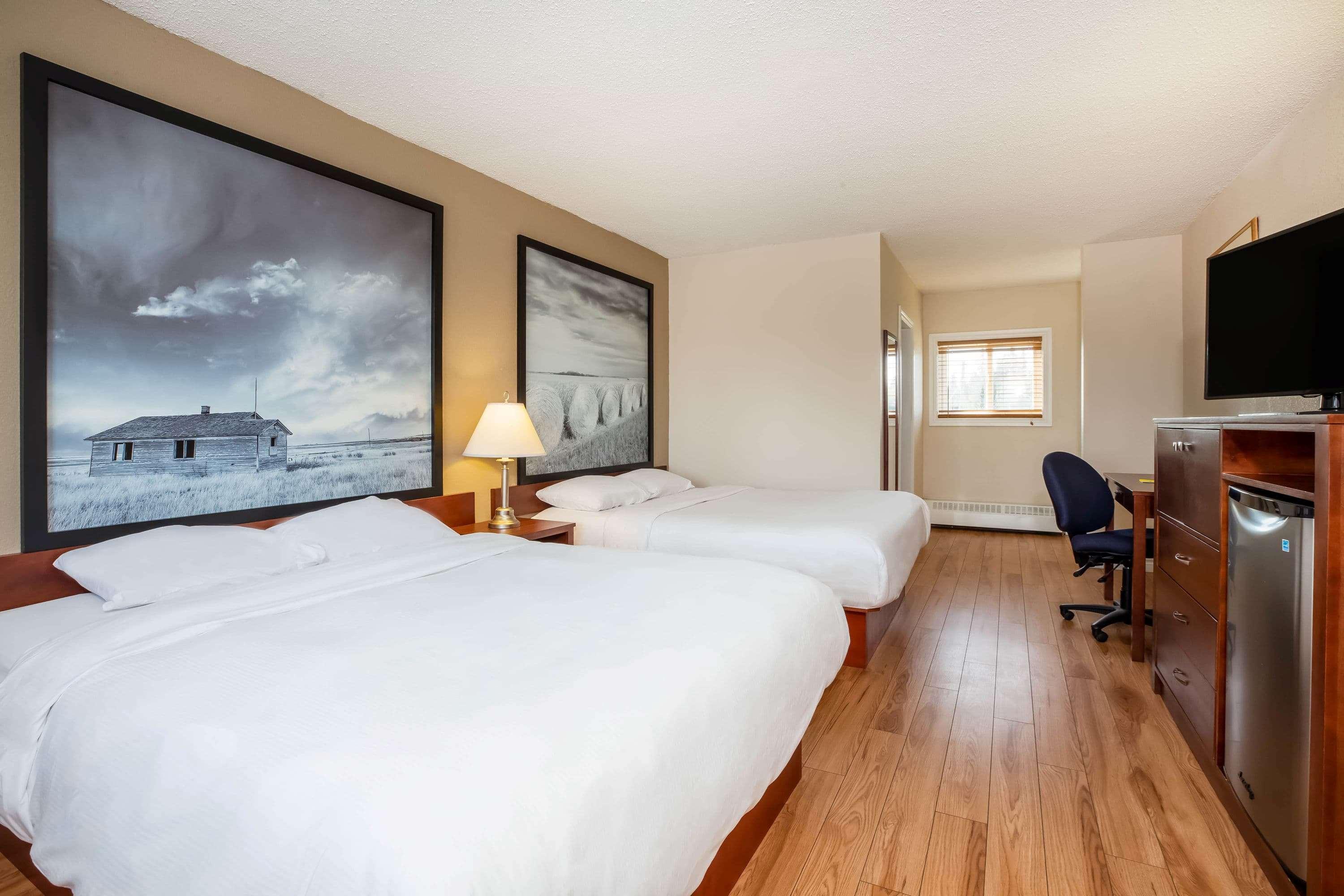 Super 8 By Wyndham Smoky Lake Esterno foto