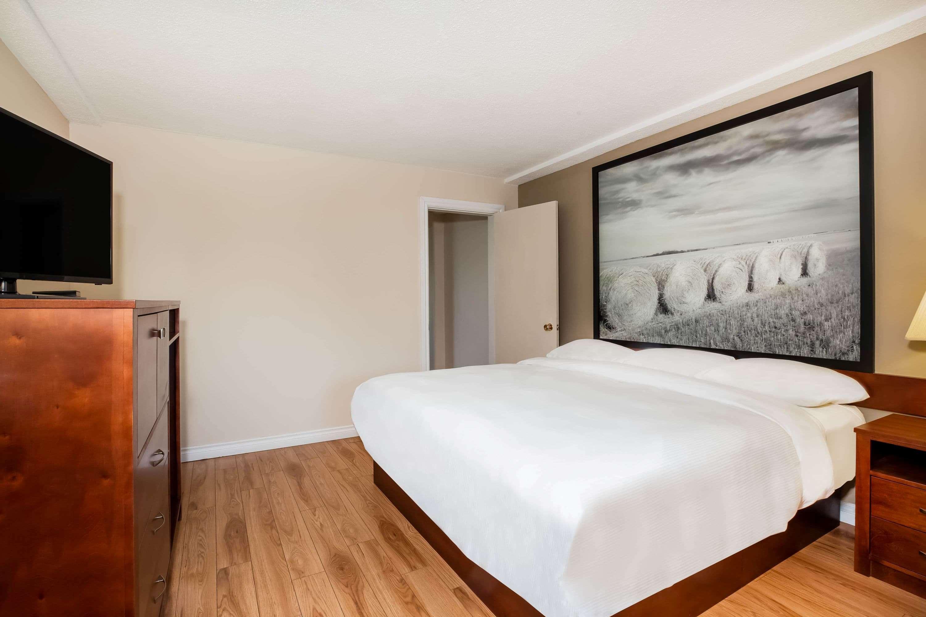 Super 8 By Wyndham Smoky Lake Esterno foto